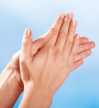 Schritt 1 – Handfläche auf Handfläche, zusätzlich ggfs. die Handgelenke